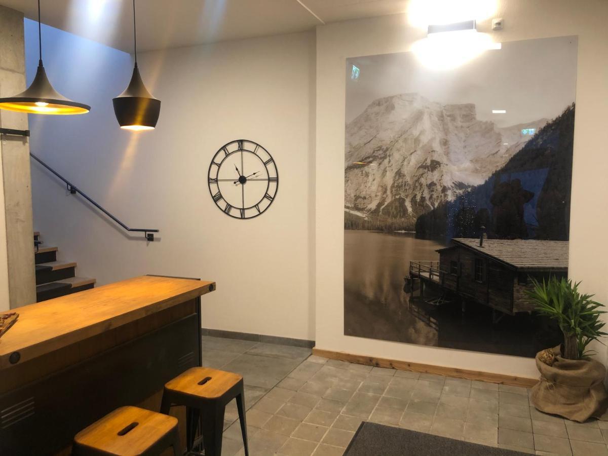 Apartment West *
